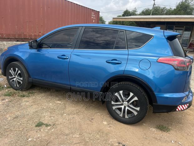 Toyota RAV4 SE 4dr SUV AWD (2.5L 4cyl 6A) 2018 Blue