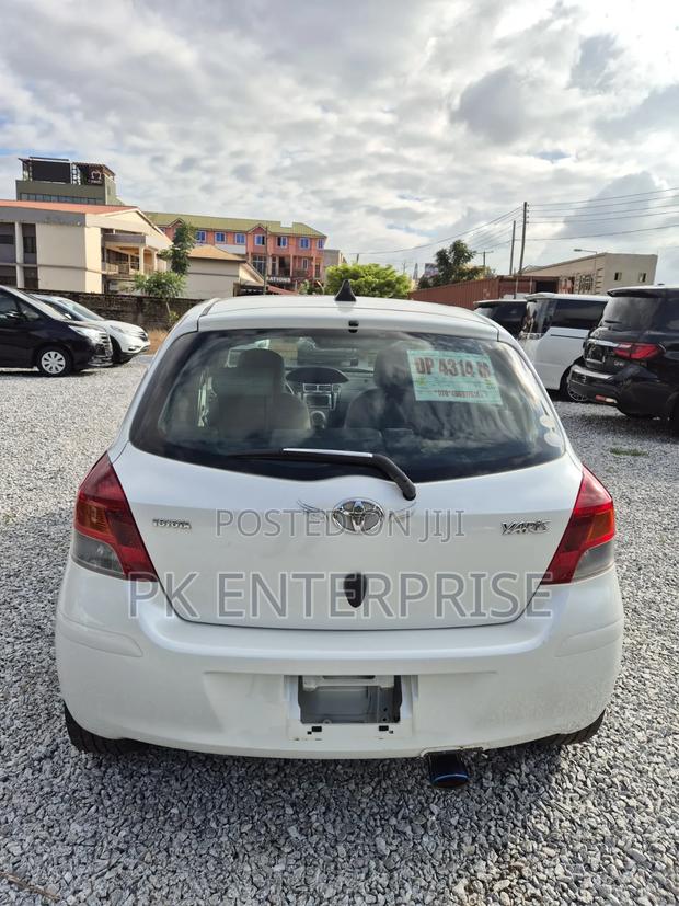 Toyota Vitz 2010 White