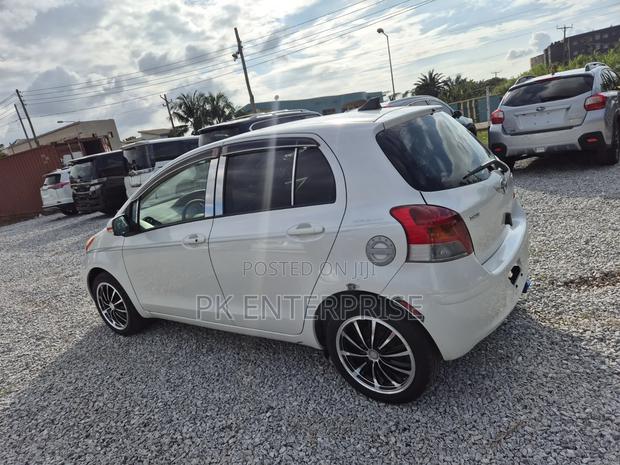 Toyota Vitz 2010 White
