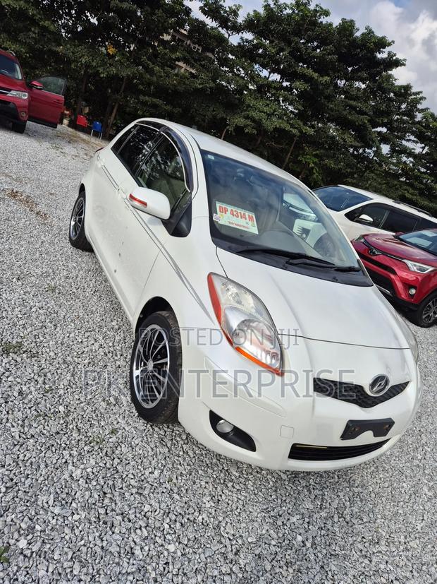 Toyota Vitz 2010 White