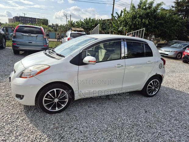 Toyota Vitz 2010 White