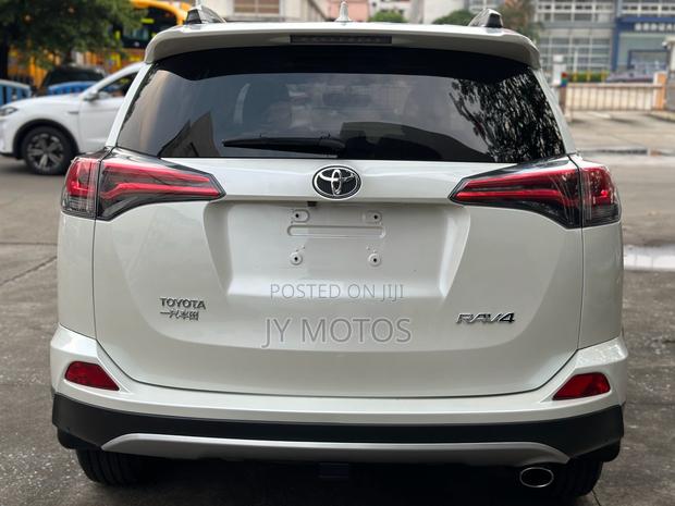 Toyota RAV4 2018 White