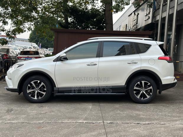 Toyota RAV4 2018 White