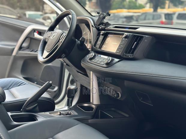 Toyota RAV4 2018 White