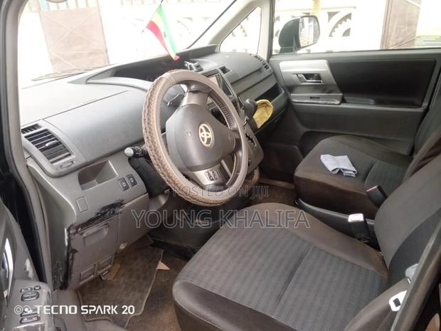 Toyota Voxy 2010 Black