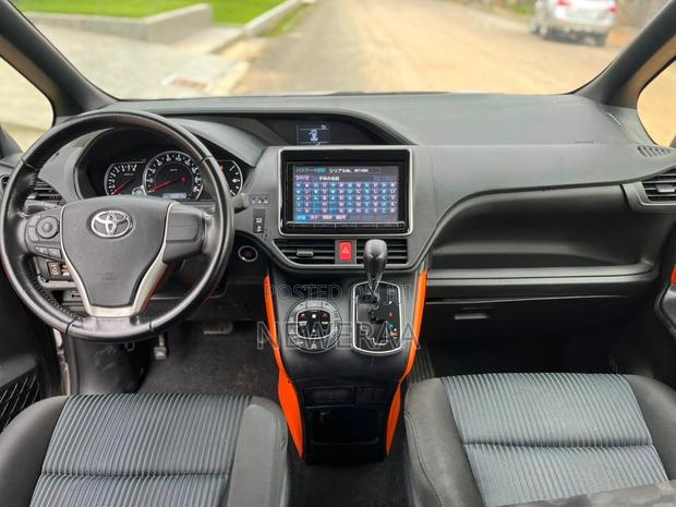 Toyota Voxy X 2WD 8-Seater 2014 Black