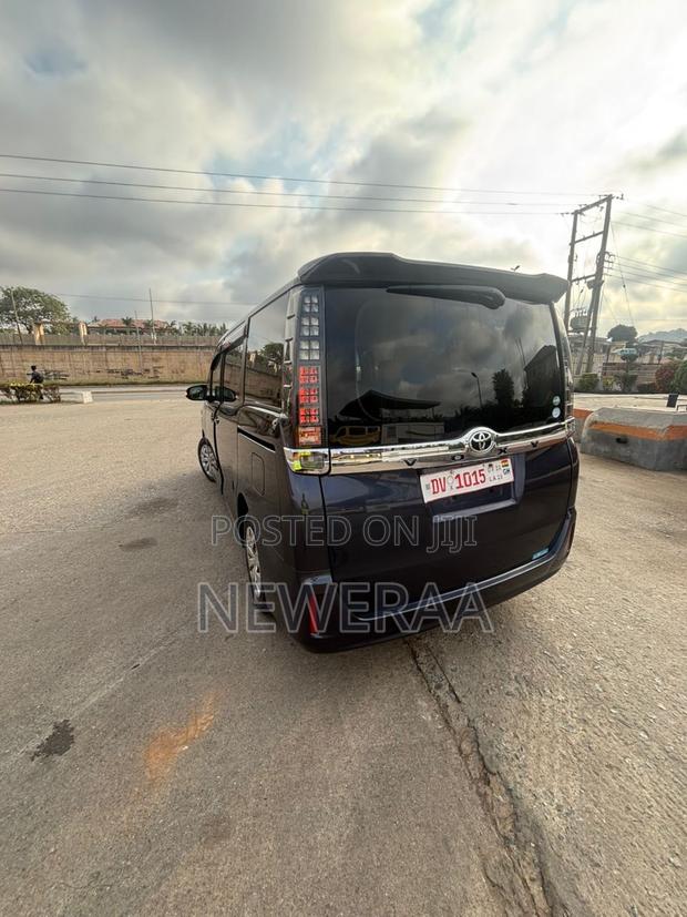 Toyota Voxy X 2WD 8-Seater 2014 Black