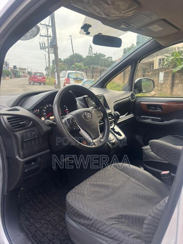 Toyota Voxy V 4WD 7-Seater 2015 Silver
