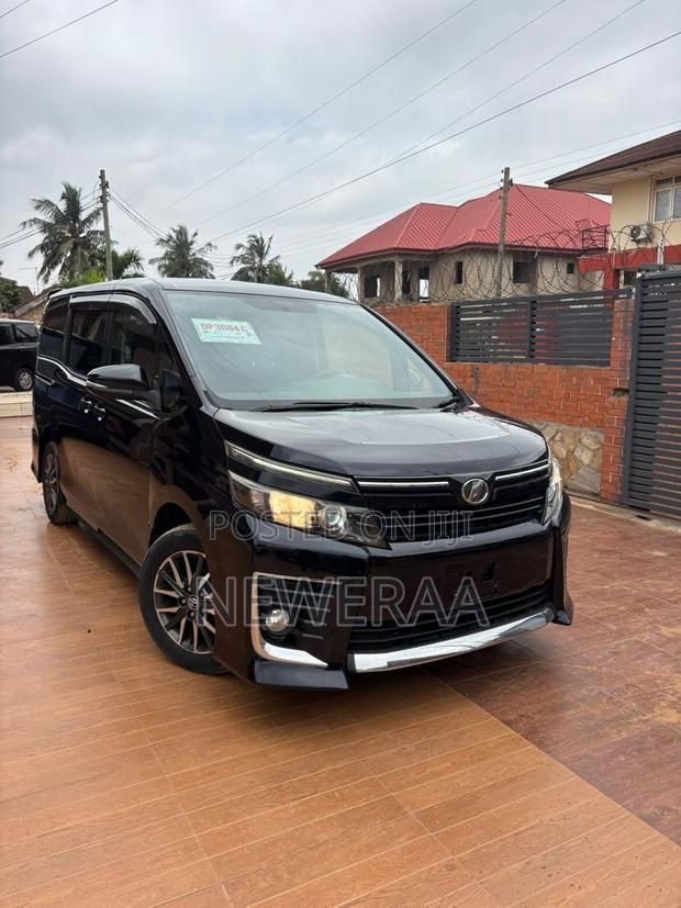 Toyota Voxy V 4WD 8-Seater 2015 Black