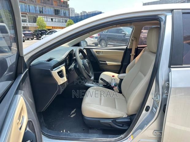 Toyota Corolla LE ECO Premium (1.8L 4cyl CVT) 2016 Silver