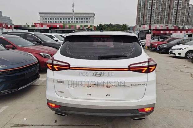 Hyundai Tucson Value FWD 2019 White