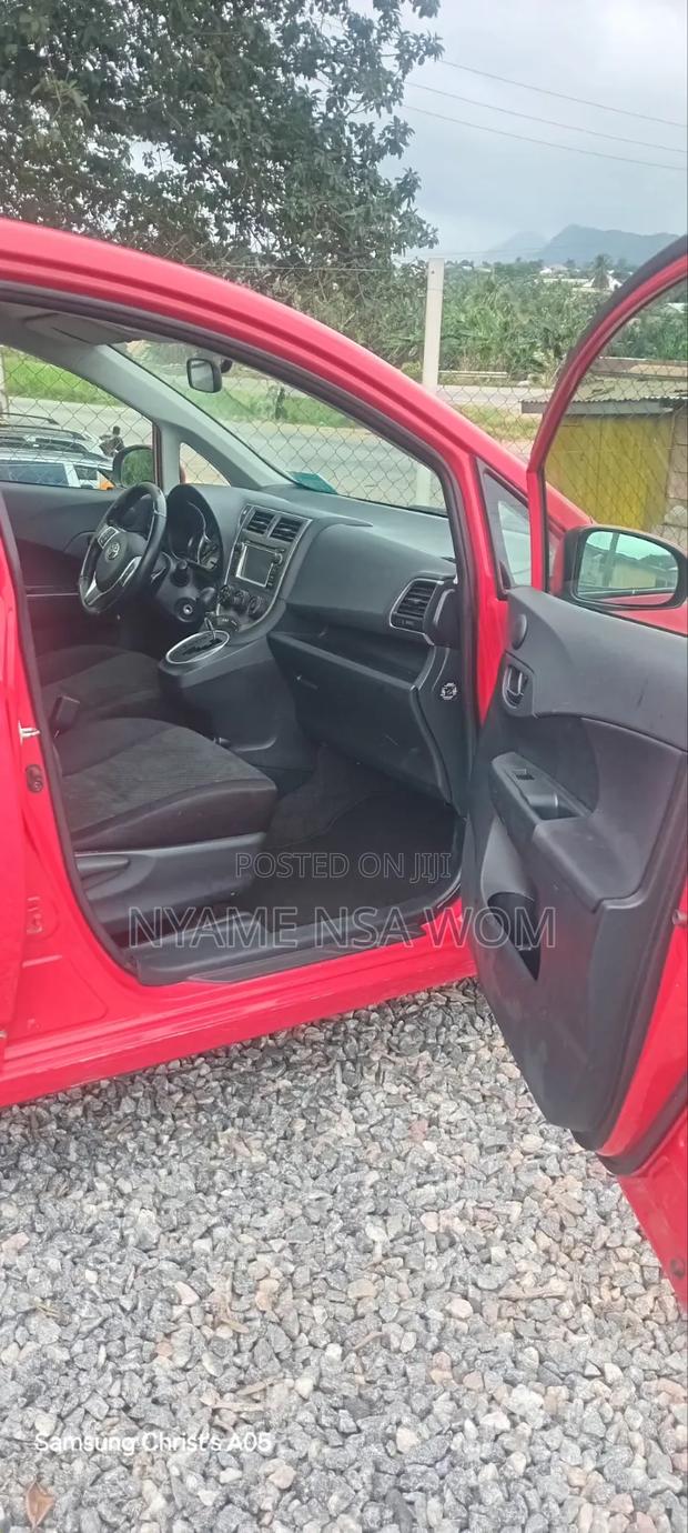 Toyota Verso 2011 Red