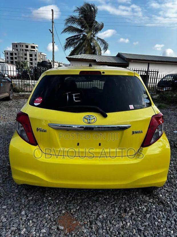 Toyota Vitz 1.5 FWD 3dr 2013 Yellow