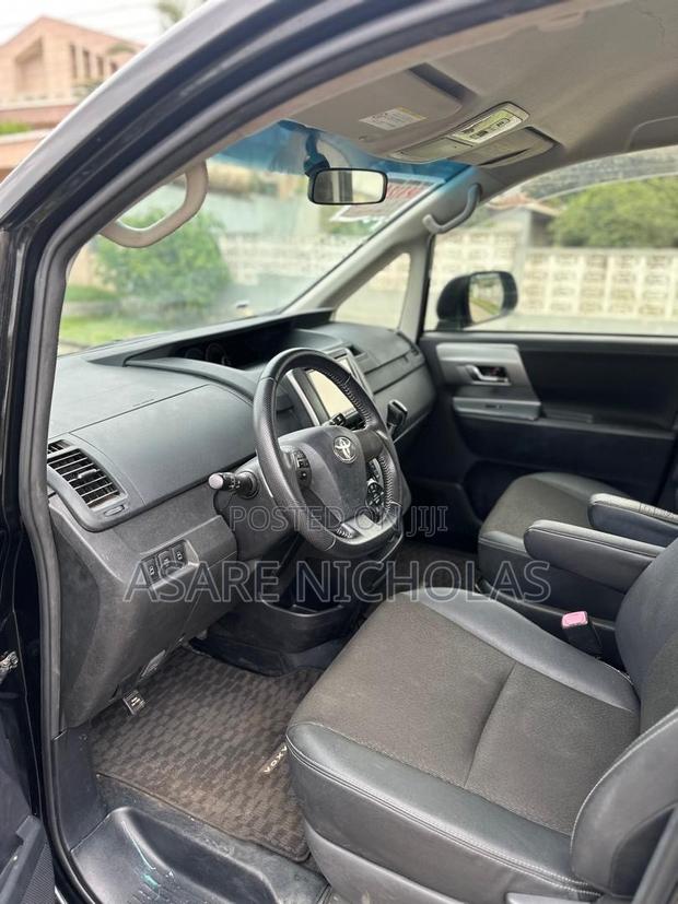 Toyota Voxy 2013 Black