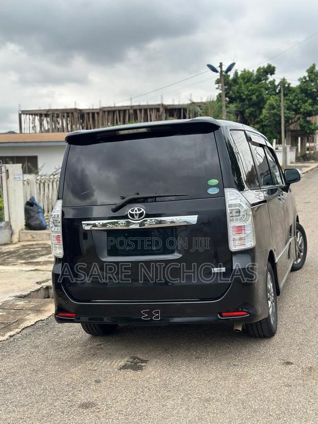Toyota Voxy 2013 Black