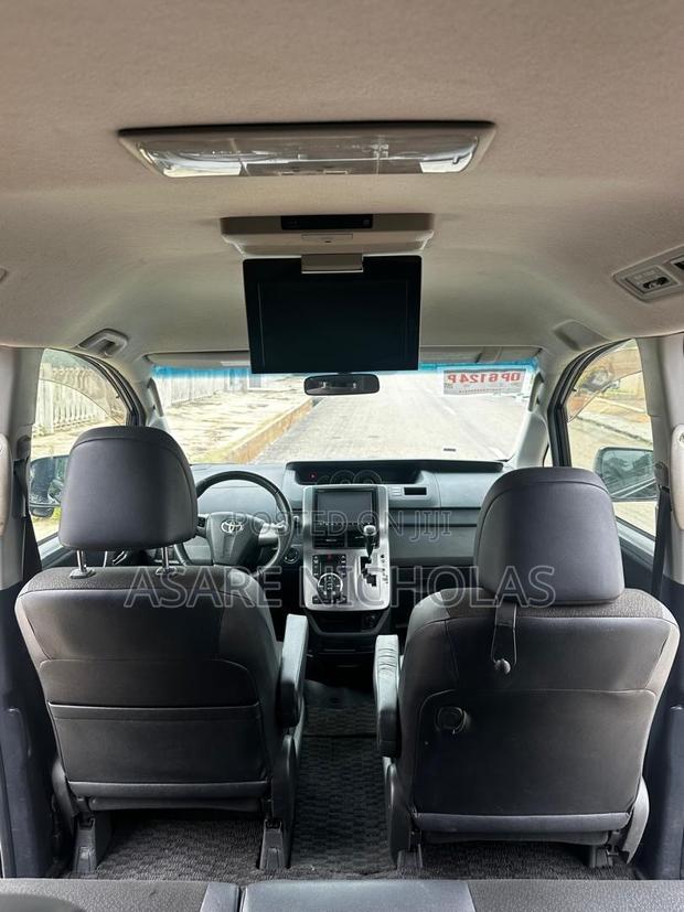 Toyota Voxy 2013 Black