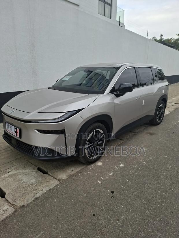 Toyota bZ3 2025 Silver
