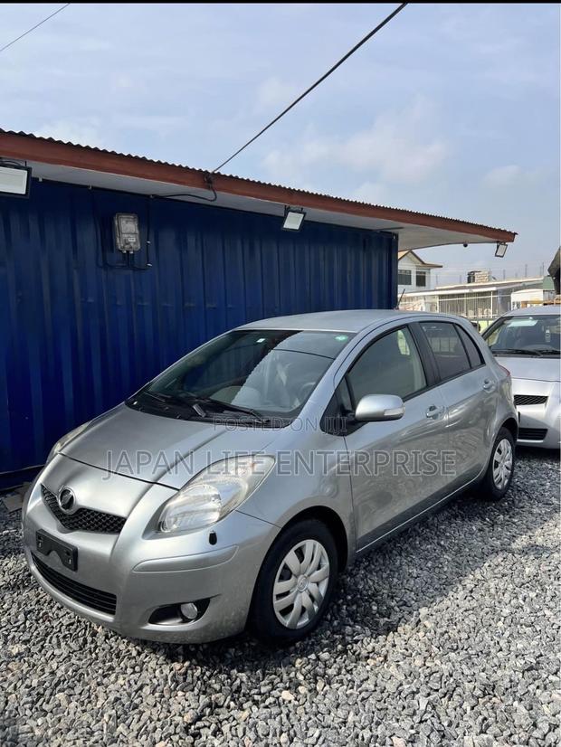Toyota Vitz 2010 Teal