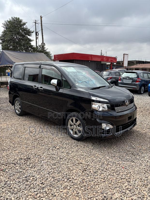 Toyota Voxy V 2WD 8-Seater 2012 Black