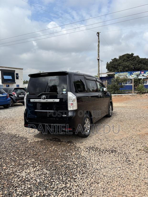 Toyota Voxy V 2WD 8-Seater 2012 Black