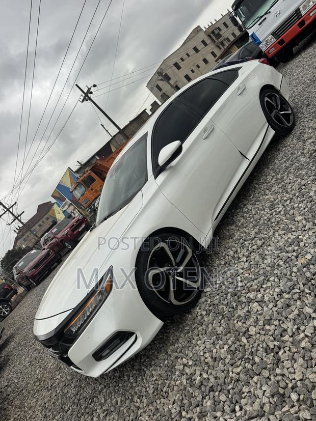 Honda Accord Sport (2.0L 4cyl Turbo 10A) 2019 White