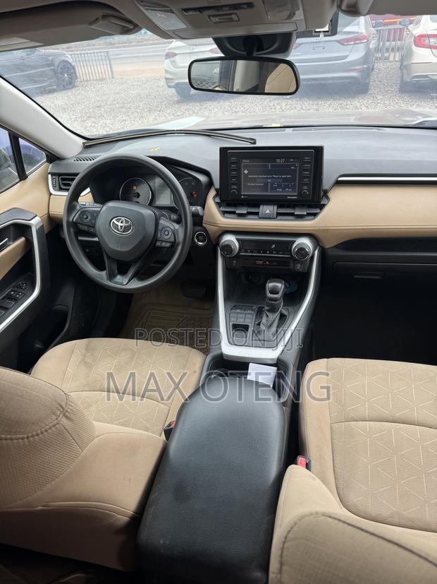 Toyota RAV4 XLE 2022 Black