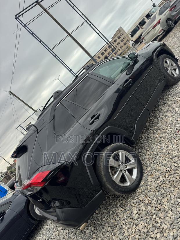 Toyota RAV4 XLE 2022 Black