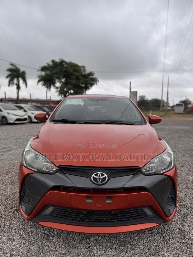 Toyota Yaris L Hatchback 5dr 2016 Red