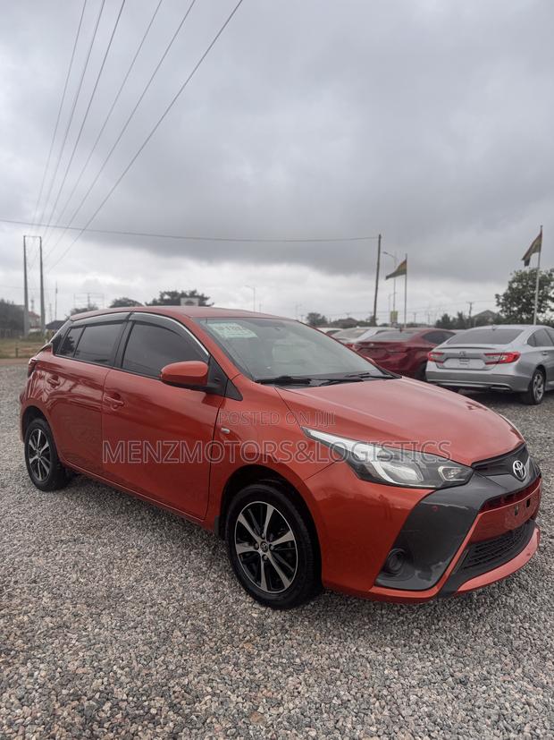 Toyota Yaris L Hatchback 5dr 2016 Red