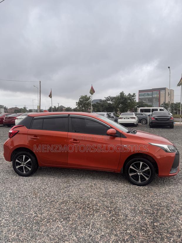 Toyota Yaris L Hatchback 5dr 2016 Red
