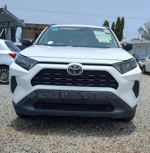 Toyota RAV4 LE AWD 2020 White