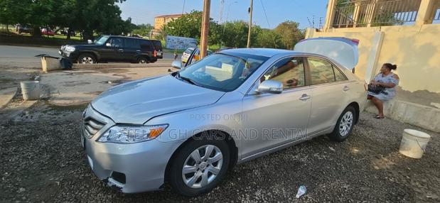 Toyota Camry LE 4dr Sedan (2.5L 4cyl 6A) 2011 Silver