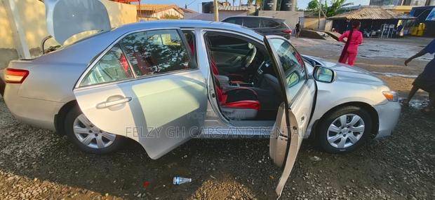 Toyota Camry LE 4dr Sedan (2.5L 4cyl 6A) 2011 Silver