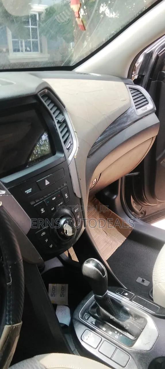 Hyundai Santa Fe GLS 4dr SUV AWD (3.3L 6cyl 6A) 2014 Black