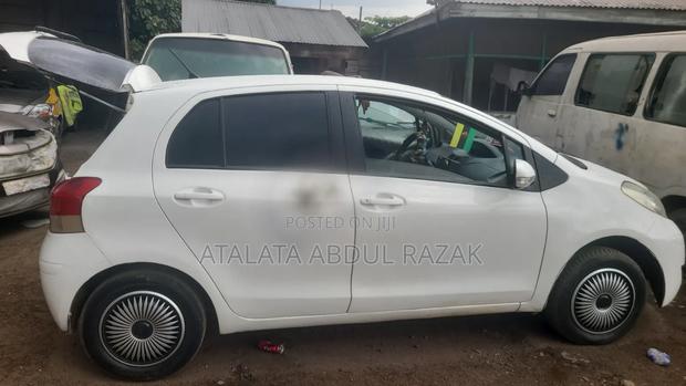 Toyota Vitz 2009 White