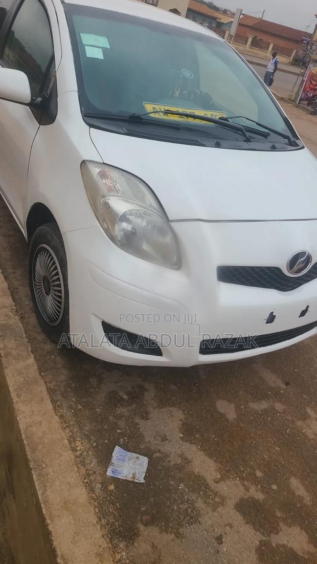 Toyota Vitz 2009 White