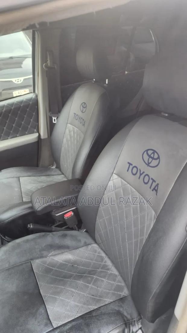 Toyota Vitz 2009 White