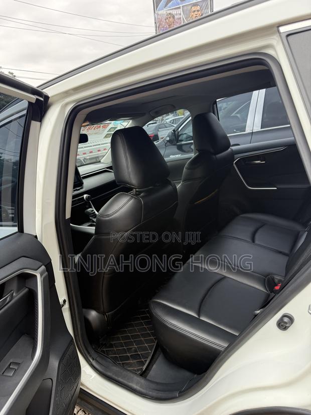 Toyota RAV4 2020 White