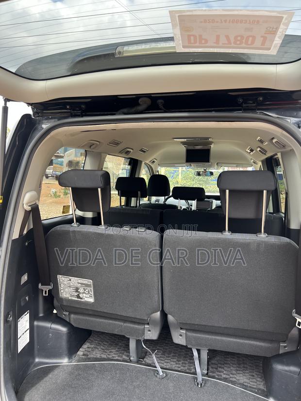 Toyota Voxy V 4WD 8-Seater 2012 Black