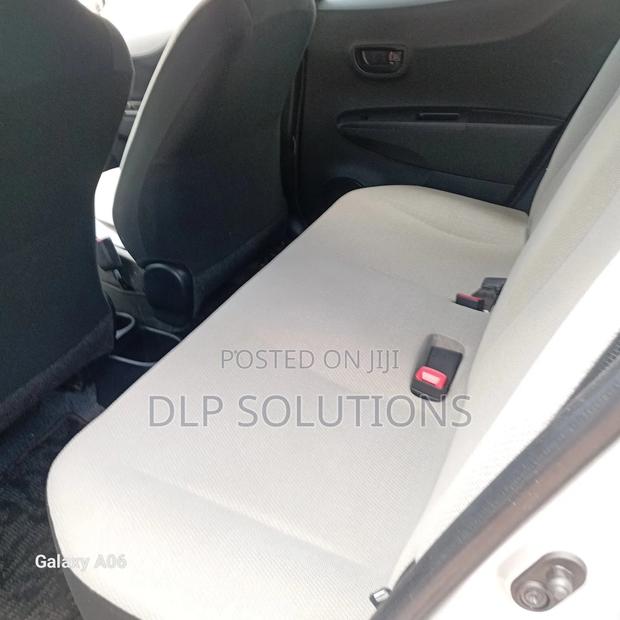 Toyota Vitz 1.0 FWD 5dr 2012 Silver