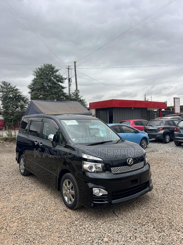 Toyota Voxy V 4WD 8-Seater 2012 Black