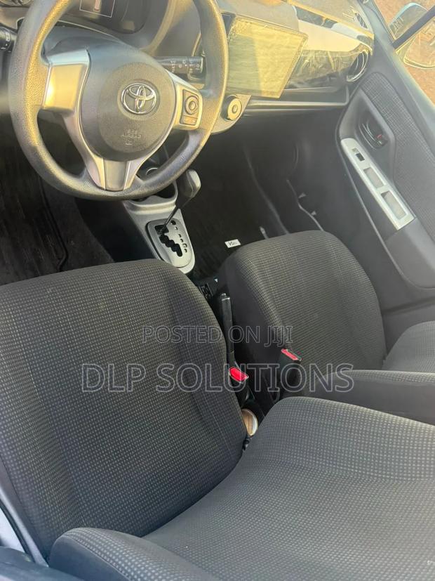 Toyota Vitz 1.3 FWD 5dr 2015 Blue