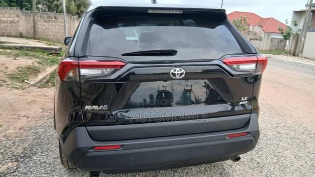 Toyota RAV4 2023 Gray