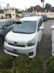 Toyota Voxy 2012 White for sale