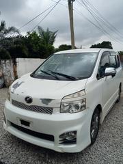 Toyota Voxy 2013 White for sale