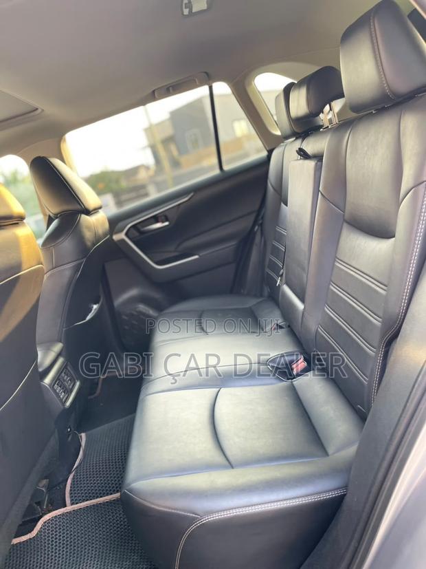 Toyota RAV4 XLE AWD 2023 Silver