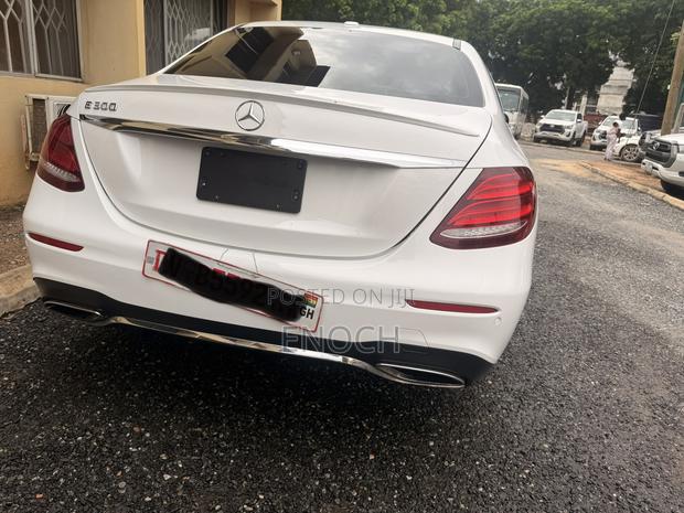 Mercedes-Benz E300 Base RWD Sedan (2.0L 4cyl 9A) 2017 White