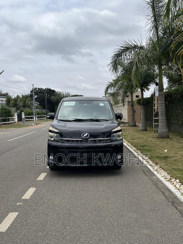 Toyota Voxy V 2WD 7-Seater 2012 Black