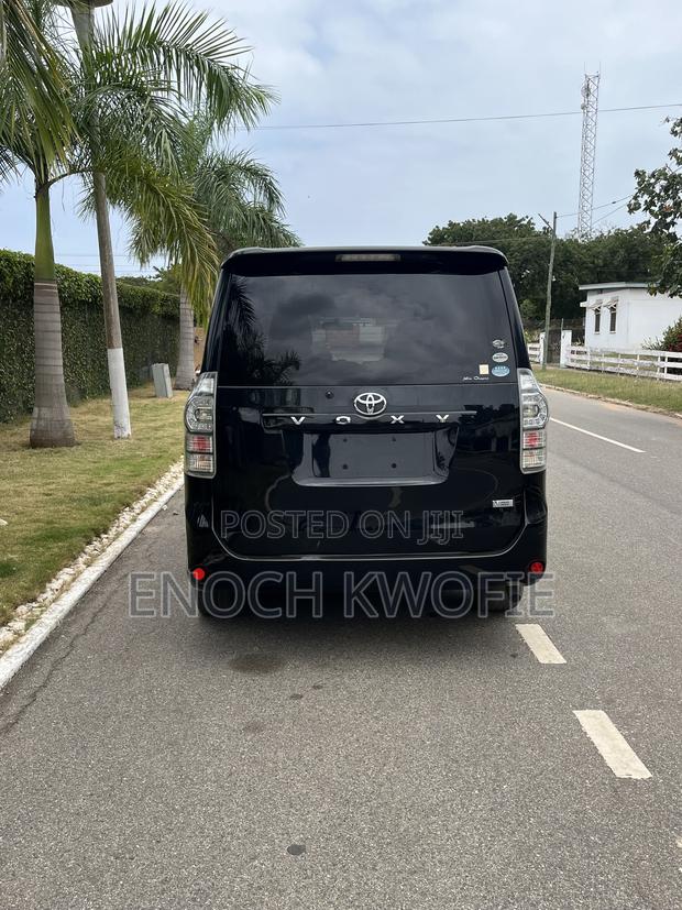 Toyota Voxy V 2WD 7-Seater 2012 Black