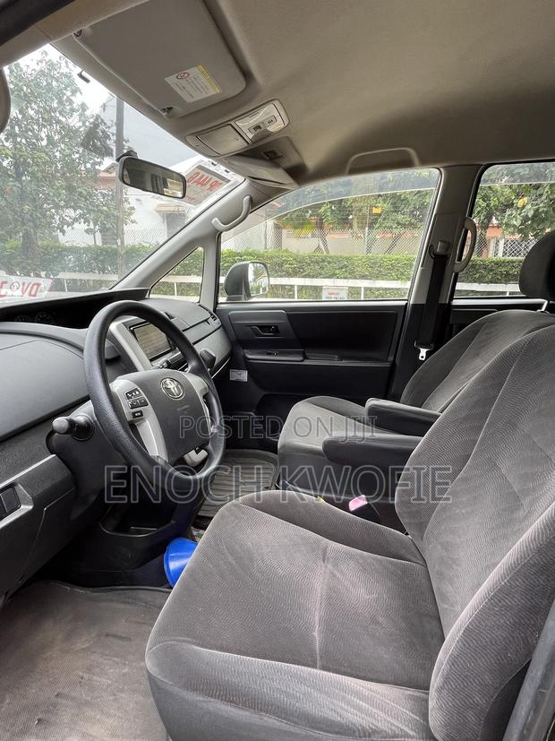 Toyota Voxy V 2WD 7-Seater 2012 Black